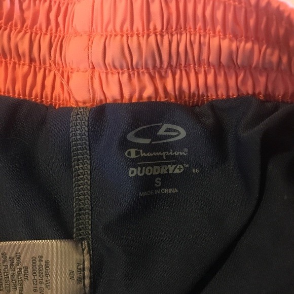 Champion duodry shorts small - Picture 2 of 4